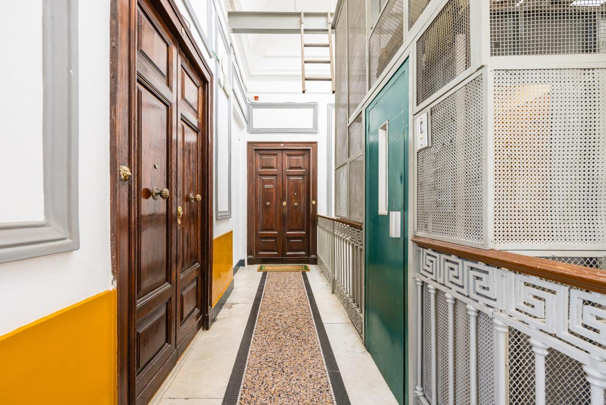 Centrally Located By The Sea Prestigious * Napels