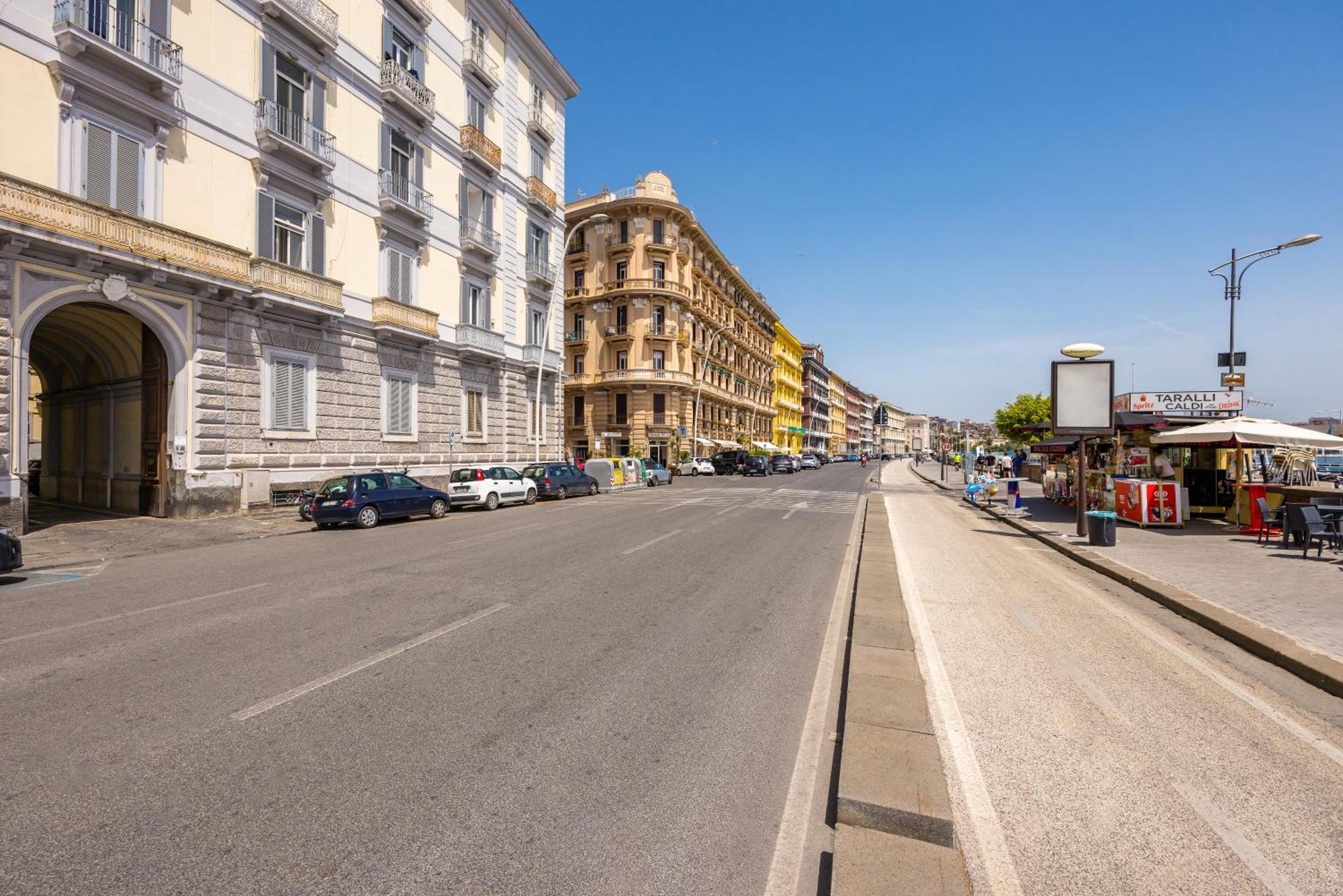 Centrally Located By The Sea Prestigious *