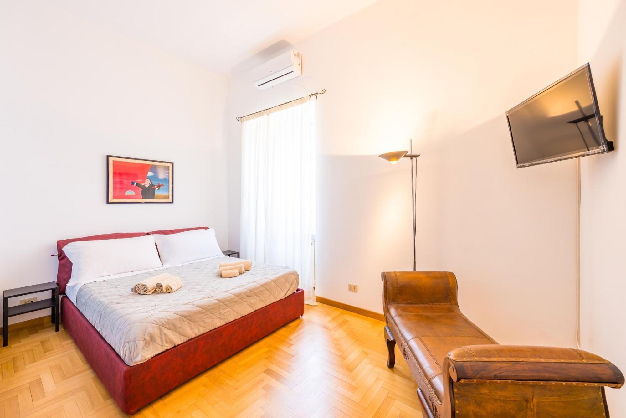 Centrally Located By The Sea Prestigious * Napels