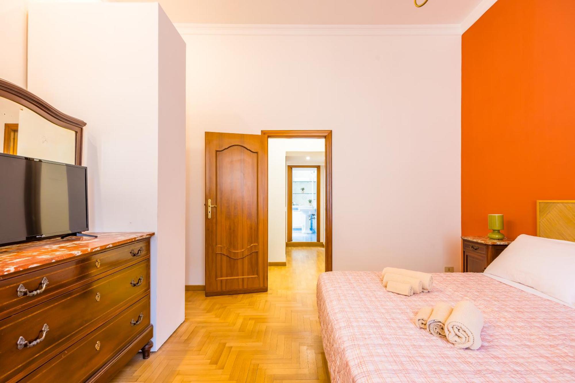 Centrally Located By The Sea Prestigious *